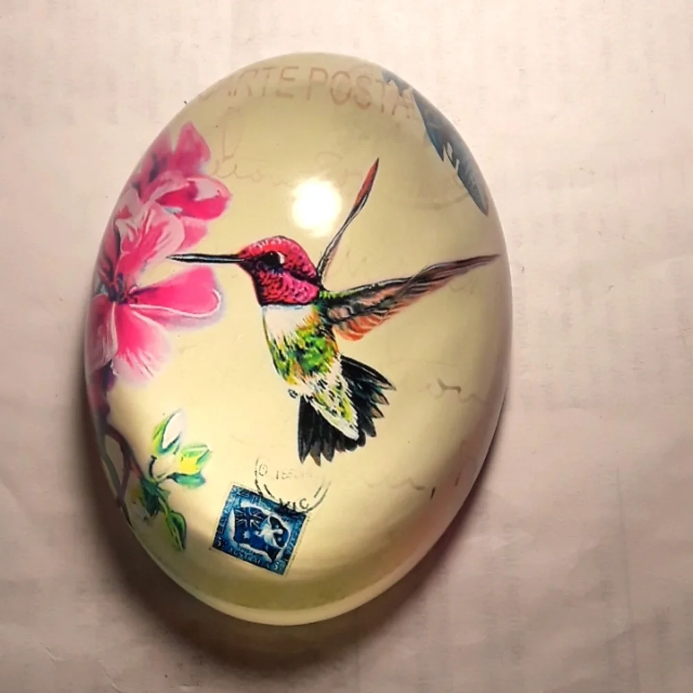 RARE BEAUTIFUL CARTE POSTALE HUMMINGBIRD OVAL FELT BOTTOM PAPERWEIGHT